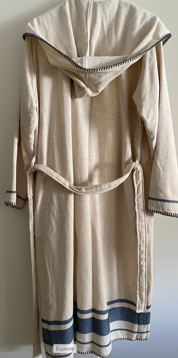 bathrobe back.png